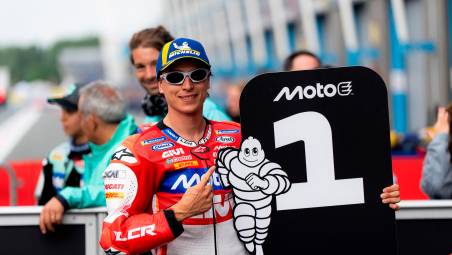 MotoE, pole-position per Mattia Casadei