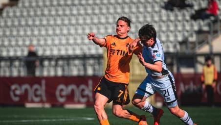 Giovanni Mattioli contro Mattia Della Rocca in Roma-Cesena Primavera dell’ultima stagione (foto Cesena Fc)
