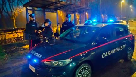 Castel San Pietro, minaccia il conducente e tenta di prendere il volante del bus intervento dei carabinieri sulla linea 101