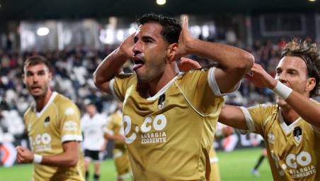 Gianluca Frabotta festeggia la rete del momentaneo 1-1 (Rega)