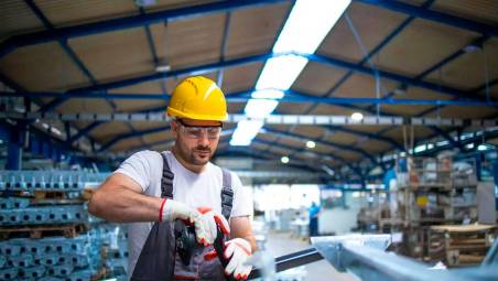 Un operaio al lavoro