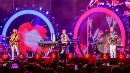 I Pooh incantano a Riccione, poi un guasto al mixer nega il gran finale