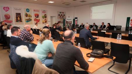 L’assemblea di settore di oggi a Cesena, nella Sala del Consiglio di Apofruit Italia