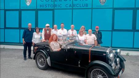 La presentazione dell’evento con la presenza di una Wolseley del 1932