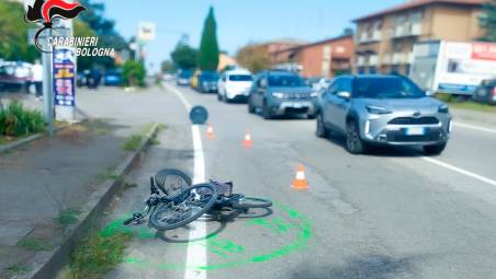 Castel San Pietro, incidente: travolge un ciclista e non lo soccorre