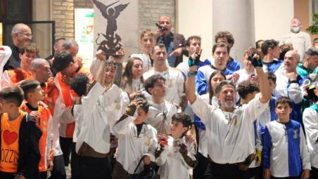 La contrada Erbosa festeggia la vittoria