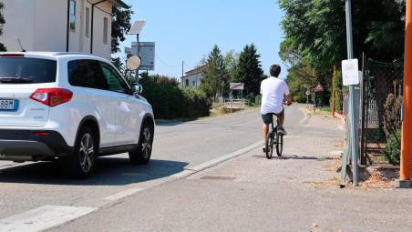 Pedalate pericolose lungo via San Cristoforo