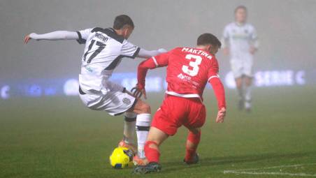 Adamo e Martina in Ancona-Cesena 0-2 dello scorso gennaio (foto Rega)