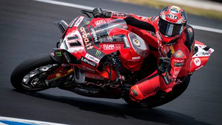 Nicolò Bulega con la sua Ducati nei test di martedì a Phillip Island chiusi brillanemente al secondo posto