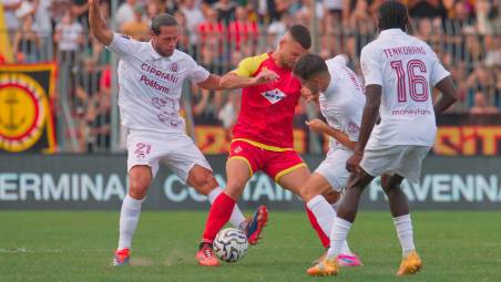 Il difensore centrale Adriano Esposito va verso il rientro nell’undici titolare (foto Massimo Fiorentini)