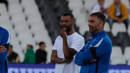 Ashley Cole insieme ad Ömer Riza: nel caso in cui il tecnico inglese dovesse essere confermato, il suo vice dovrebbe cambiare visto che la proprietà del Cesena scarica sullo staff le colpe del rendimento negativo di Cole (Zanotti)