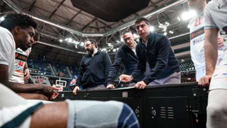 Un time-out di Antimo Martino (foto Pallacanestro 2.015 Forlì)