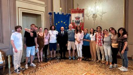 I promotori dei progetti in Comune con il vicesindaco Vincenzo Bongiorno e la dirigente comunale Maria Pia Pagliarusco