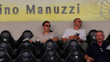 Il direttore sportivo del Cesena Andrea Mancini con Leonardo Bonucci in tribuna durante Cesena-Vis Pesaro