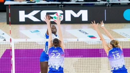 Un attacco di Anna Adelusi contro il muro di Baird (foto legavolleyfemminile)