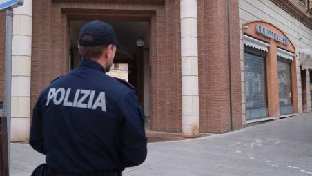 Ieri mattina il sopralluogo della Polizia alla Gioelleria Frattini