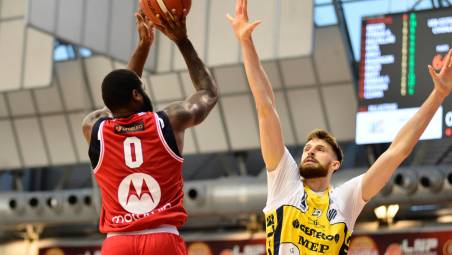 Kadeem Allen al tiro nella partita di Supercoppa contro Cividale foto massimo fiorentini