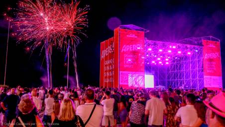 Il centrodestra: «Fuori Riccione dalla Notte Rosa, la sagra dei maranza»