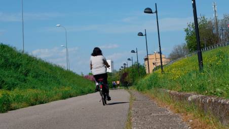 Imola, donne migranti: imparare a usare la bici per essere libere