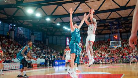 Finale promozione, RivieraBanca Rimini si butta via nel quarto periodo: Cantù vince 66-74 e ora vede la Serie A