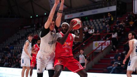 L’Andrea Costa vince e vede il 7° posto, ko OraSì, Tema Faenza e Virtus: i gialloneri imolesi sono quasi retrocessi