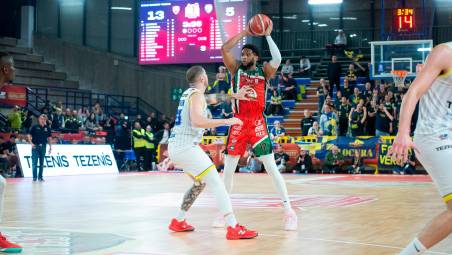 Mark Ogden contro Justin Johnson nella partita di Coppa Italia foto morosetti