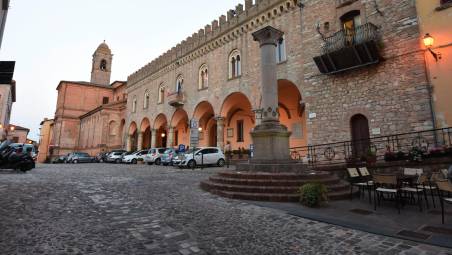 La piazza di Bertinoro