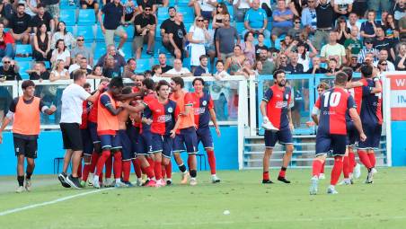 A sinistra l’esultanza finale del Fratta Terme, a destra in alto il gol vincente di Candoli e in basso la gioia dei tifosi