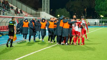 L’esultanza dopo il gol-vittoria di Morra contro la Fermana