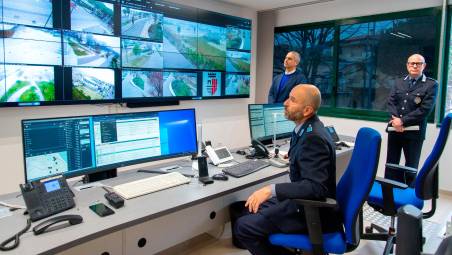 La centrale operativa della polizia locale di Rimini