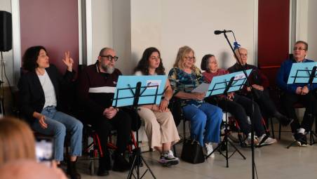 Il coro degli afasici durante l’esibizione di ieri (Fiorentini)