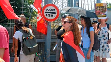 La manifestazione di questa mattina (Fotoservizio Massimo Fiorentini)