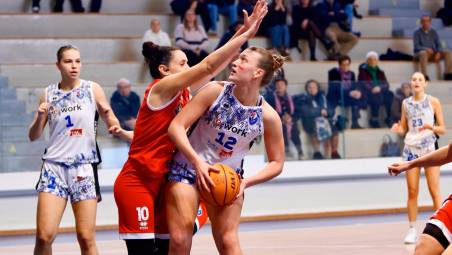 Marianna Zanetti è pronta a concludere da sotto canestro foto mmph