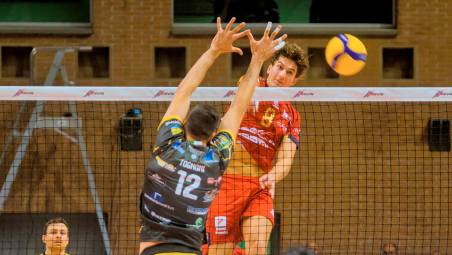 Un attacco del centrale giallorosso Filippo Bartolucci (Fiorentini)