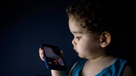 “Smartphone vietati ai bambini”: l’Emilia-Romagna ci pensa VIDEO