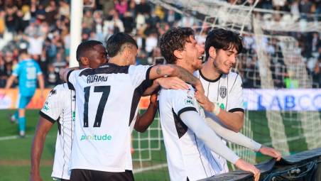 Simone Corazza festeggia il gol dell’1-0 (Zanotti)