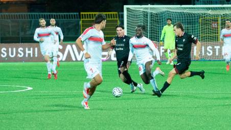 L’esterno destro riminese Jordan Boli in azione nella gara contro l’Arezzo