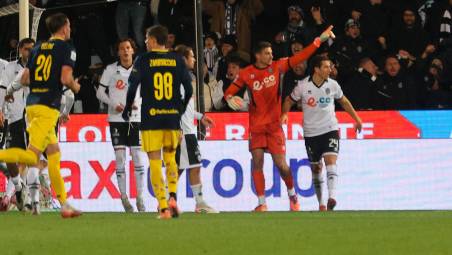 Jonathan Klinsmann esulta dopo il rigore parato a Ettore Gliozzi (Zanotti)