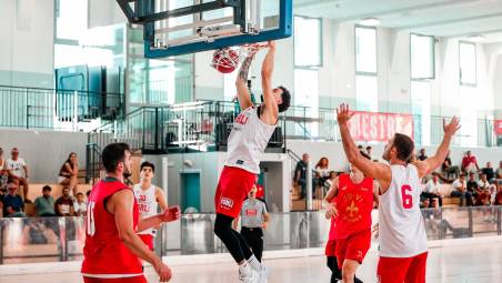 Una schiacciata del top scorer biancorosso Raphael Gaspardo