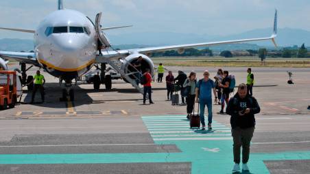 Il volo Rimini-Londra trascina l’aeroporto: un settembre da oltre 60mila passeggeri al “Fellini”