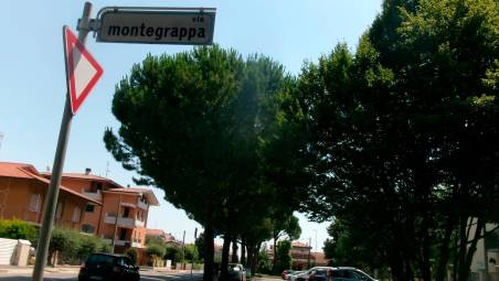 La violenza si è consumata nelle zone verdi attorno a via Montegrappa