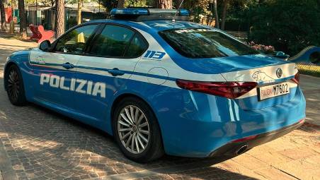 Faenza, controlli della Polizia: arrestato un evaso e denunciati tre minorenni con armi