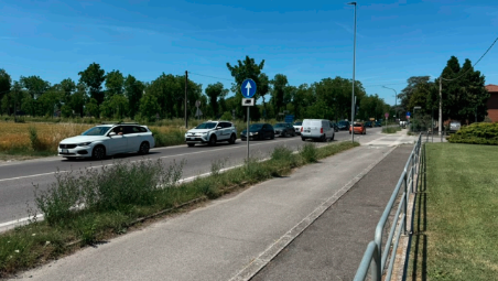 Il tratto della via Emilia che attraversa la frazione di Villanova