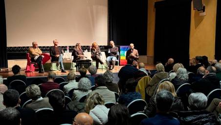 La sala strapiena per l’incontro “Tregua non è pace”