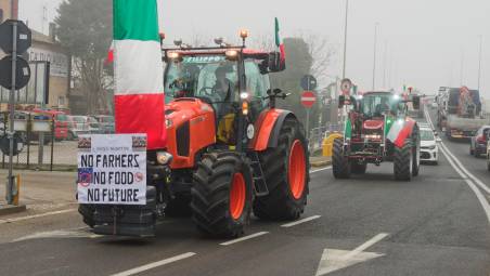 Legacoop Romagna sulla protesta dei trattori: «Il tema centrale è il reddito degli agricoltori»