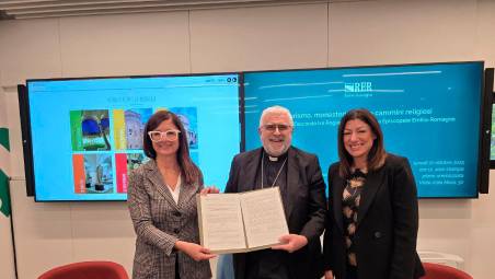 Le assessore regionali Roberta Frisoni e Gessica Allegni con il vescovo di Imola Giovanni Mosciatti