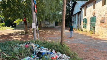 Rifiuti abbandonati e stato di degrado nel parcheggio e nell’immobile di via Sobborgo Comandini