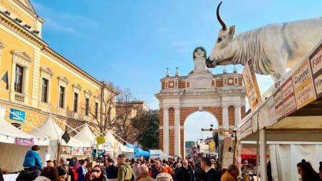 Santarcangelo, l’appello verso la Fiera dei Becchi: “Parcheggiate con criterio, no alla sosta selvaggia”
