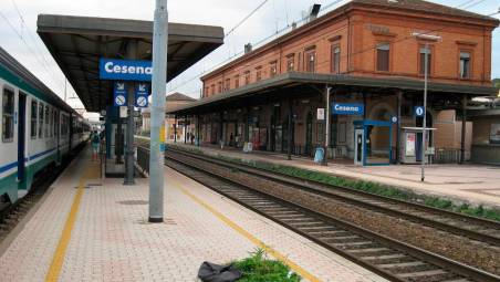 Treni, persona investita tra Villa Selva e Cesena: tornata regolare la circolazione nel tratto Bologna-Rimini
