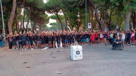 La manifestazione di protesta dei tifosi del Rimini / VIDEO
